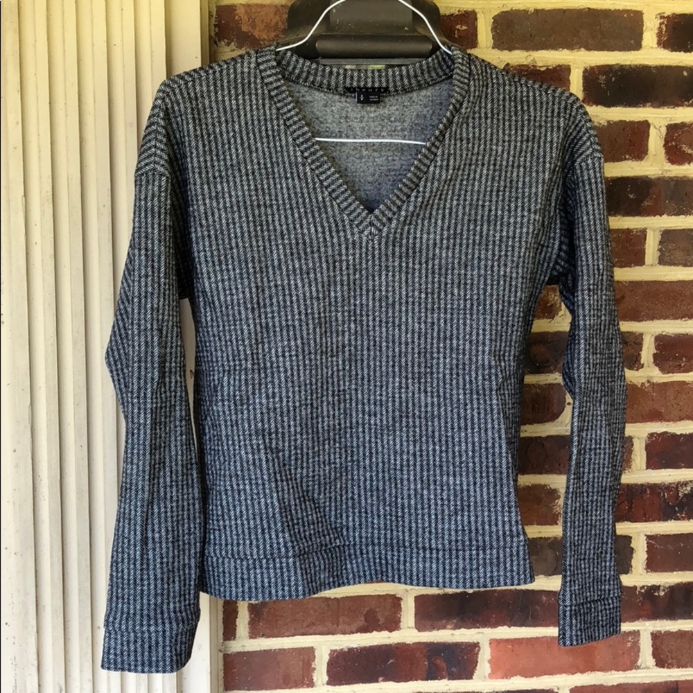 Theory v-neck grey tweed sweatshirt- Mint Cond.